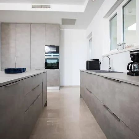 X Modern Family Villa Orasac 펜션 오라사크